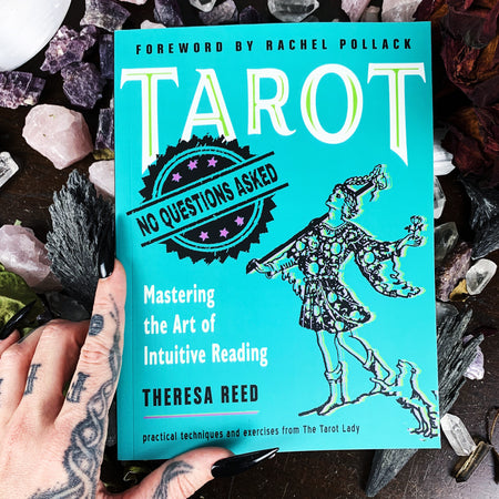 Tarot: No Questions Asked. Mastering the Art of Intuitive Reading